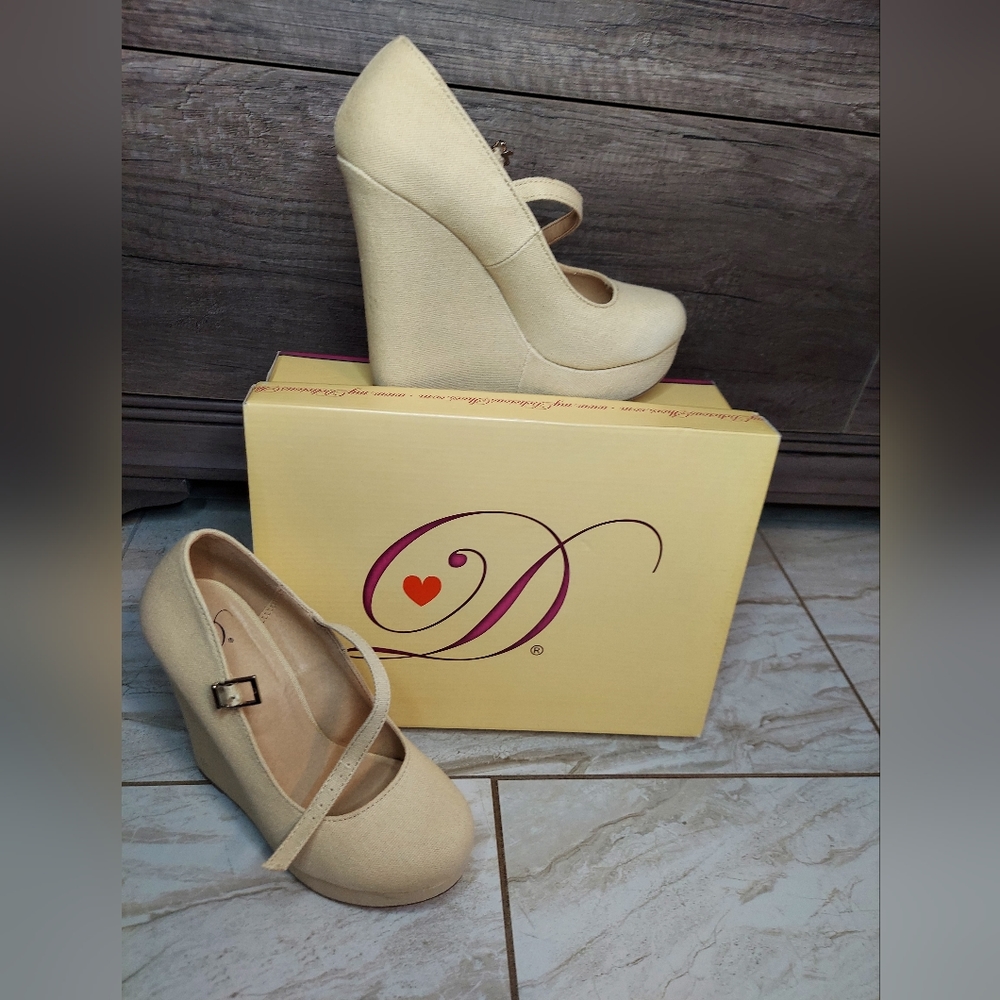 My Delicious Strapped Wedge | Beige